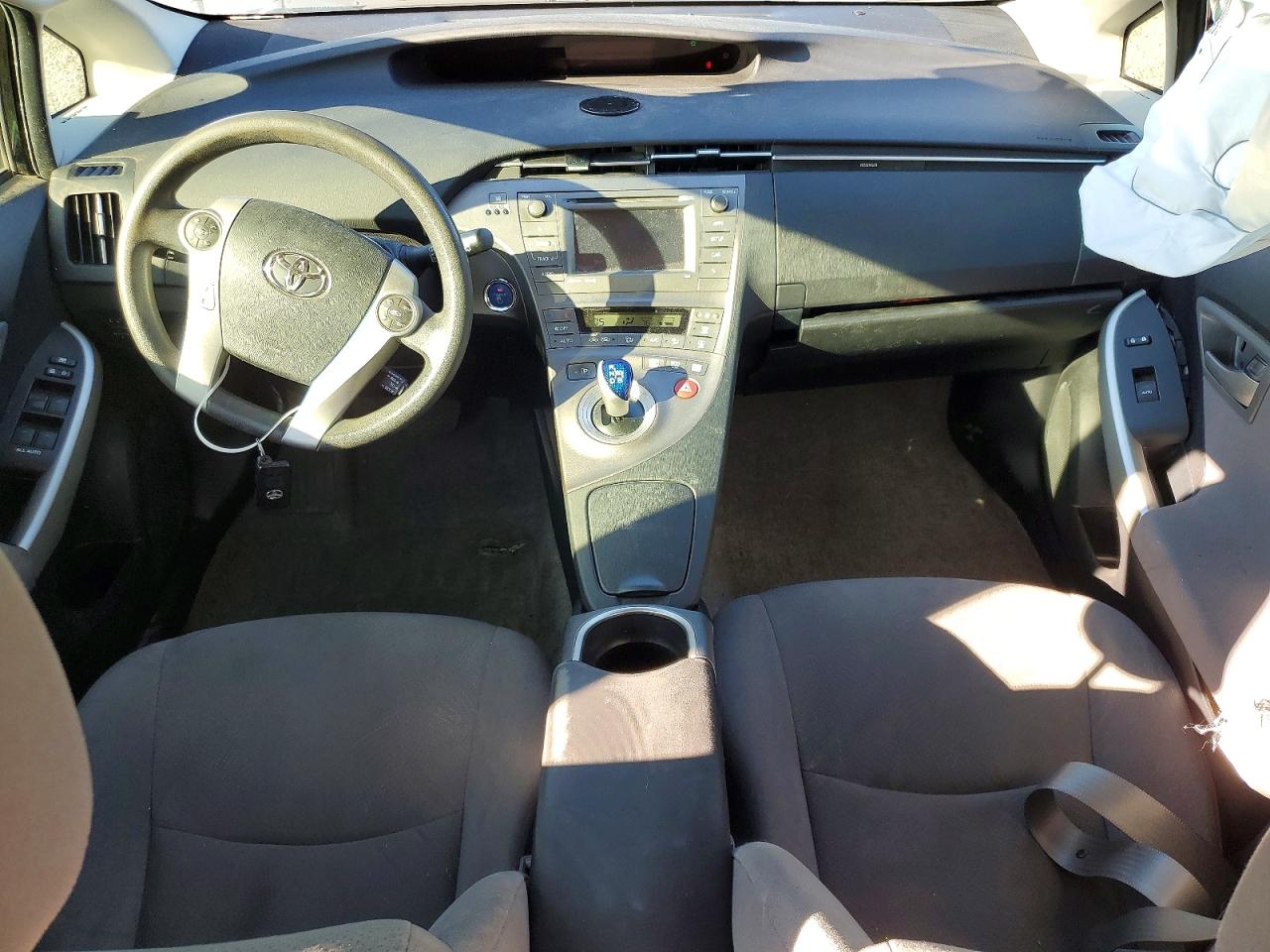 2015 TOYOTA PRIUS THREE photo 8