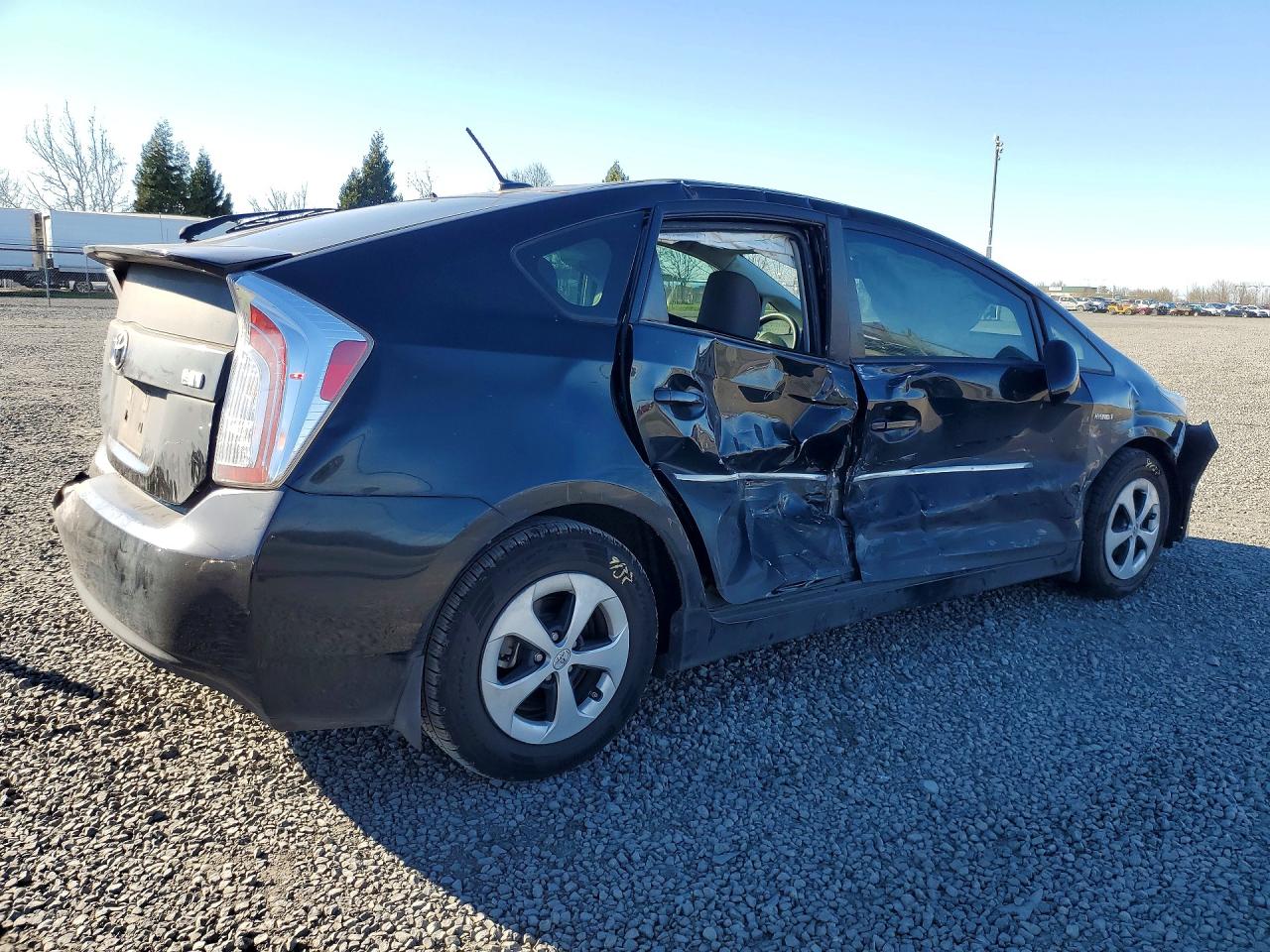 2015 TOYOTA PRIUS THREE photo 3