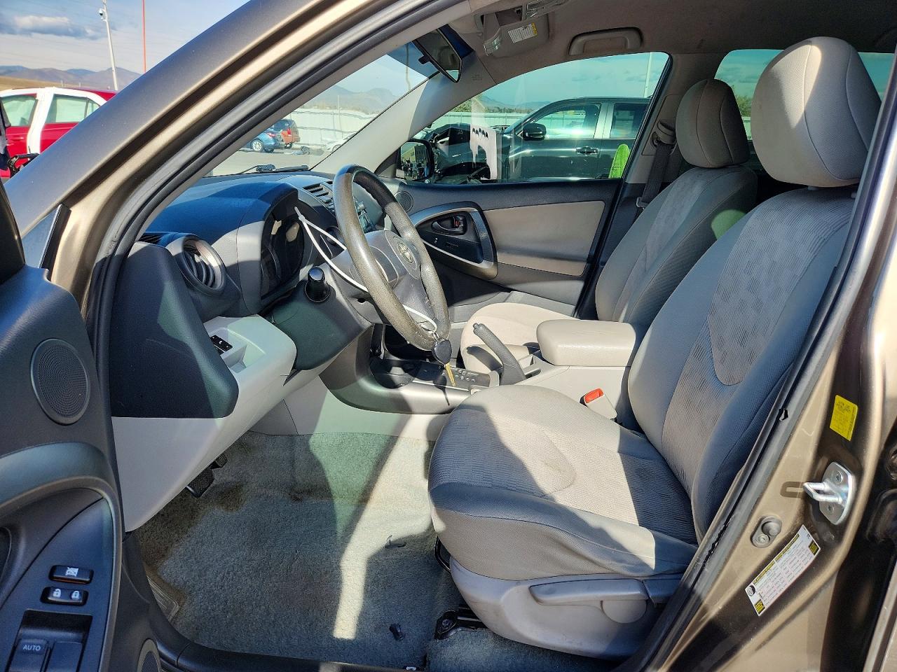 2011 TOYOTA RAV4 BASE photo 13