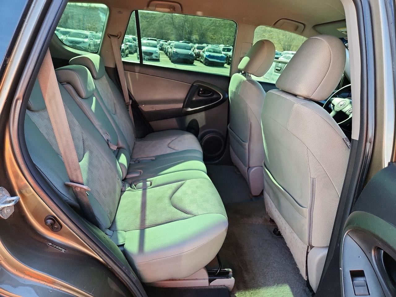 2011 TOYOTA RAV4 BASE photo 19