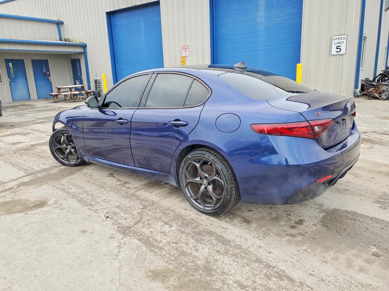 2019 ALFA ROMEO GIULIA TI photo 2