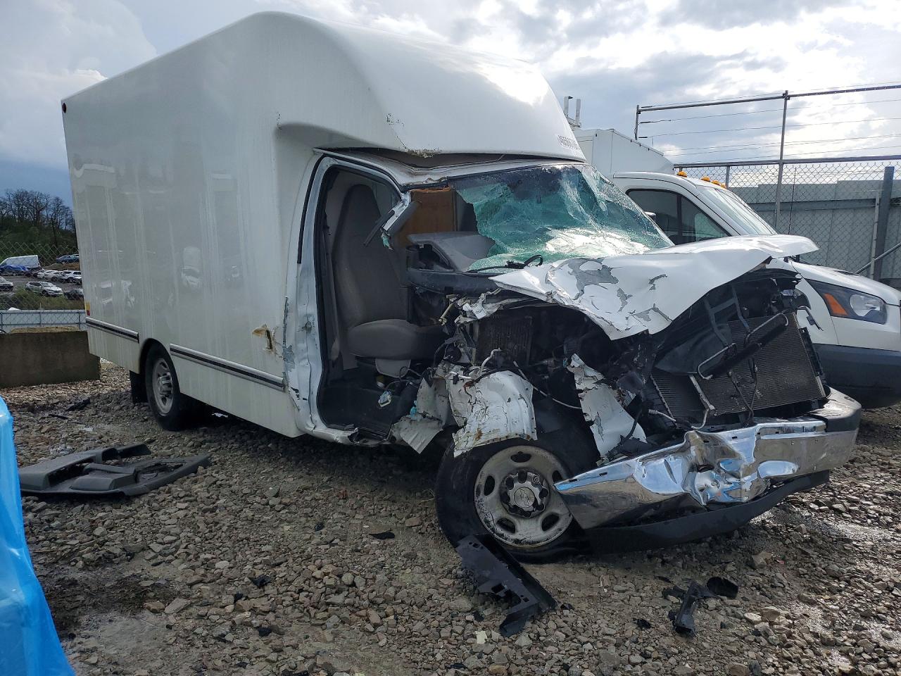 2017 CHEVROLET EXPRESS G3500 photo 4