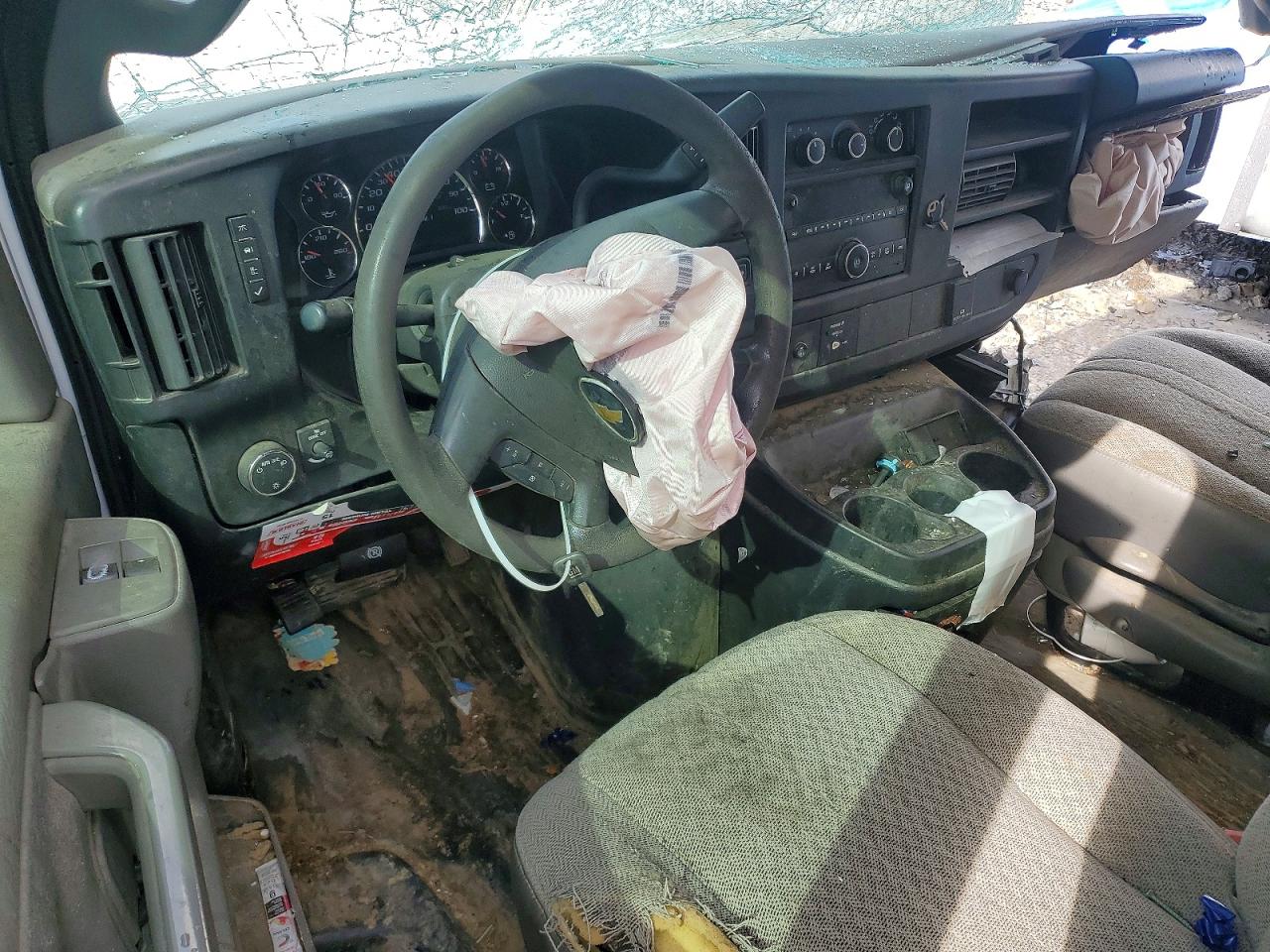 2017 CHEVROLET EXPRESS G3500 photo 8
