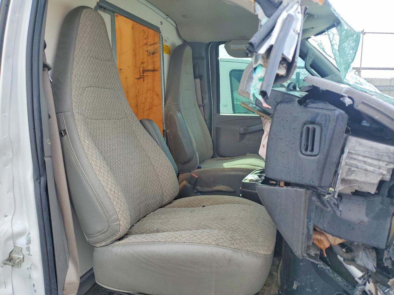 2017 CHEVROLET EXPRESS G3500 photo 11