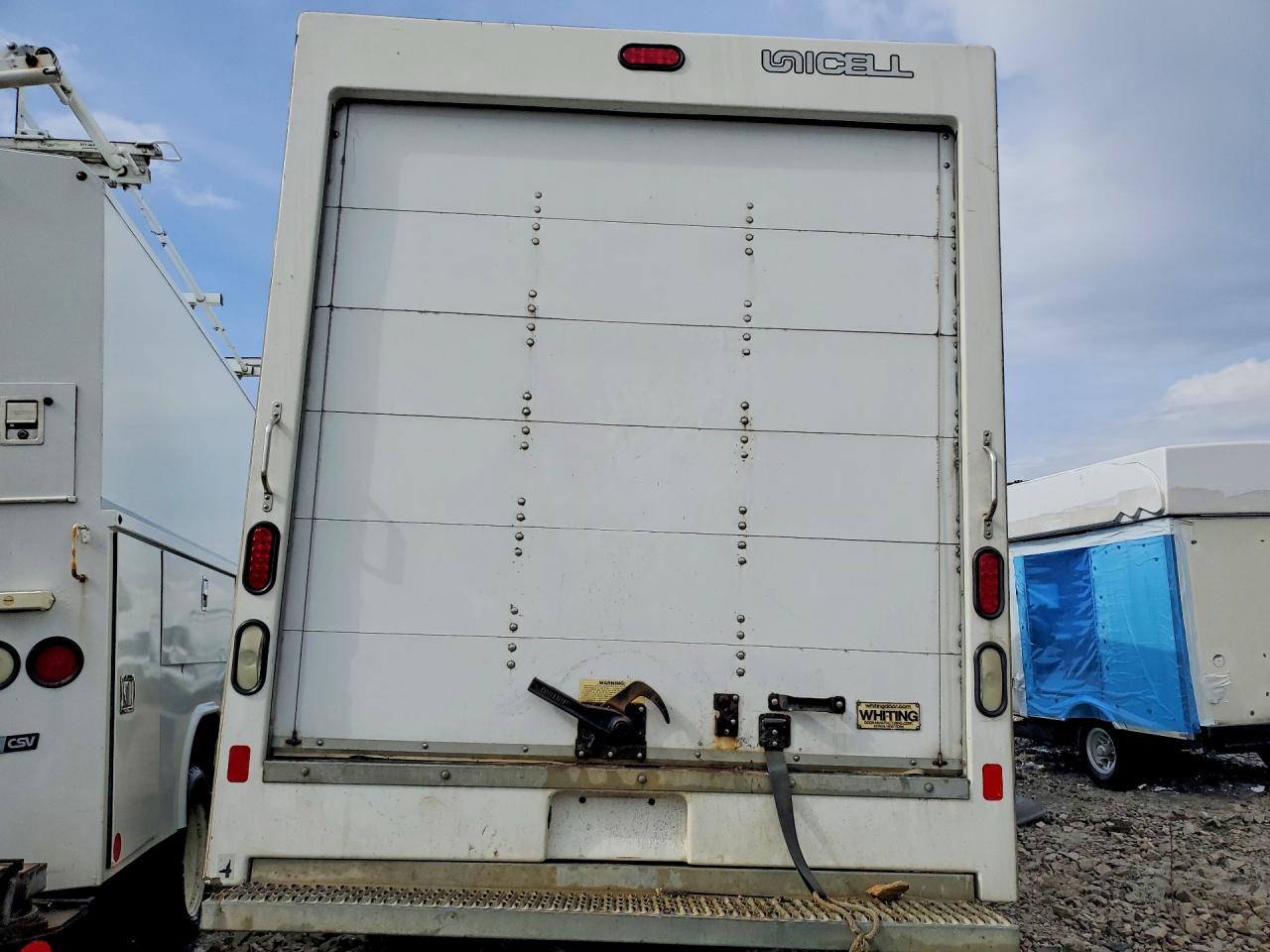 2017 CHEVROLET EXPRESS G3500 photo 6