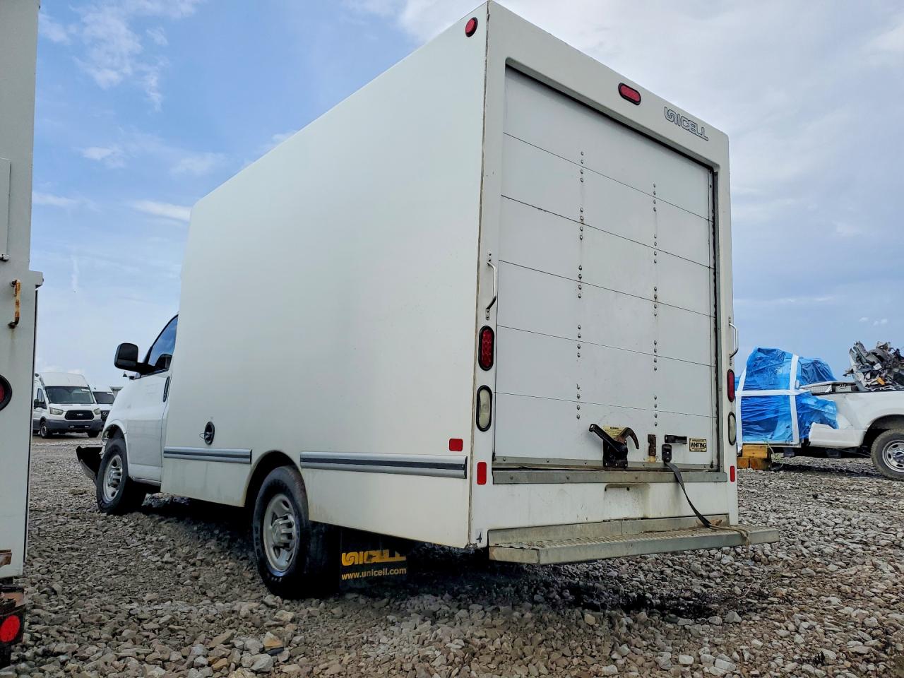 2017 CHEVROLET EXPRESS G3500 photo 2