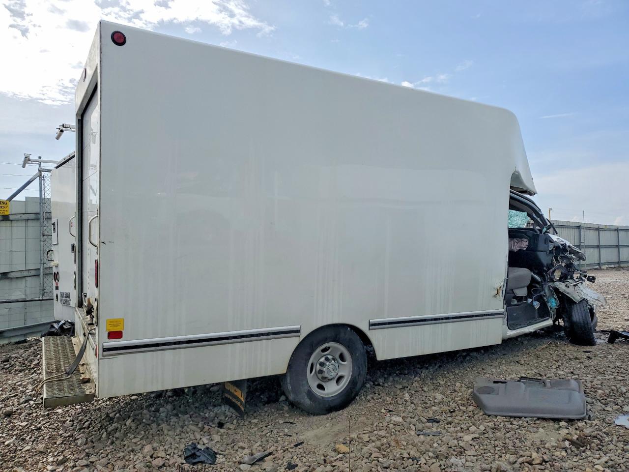 2017 CHEVROLET EXPRESS G3500 photo 3