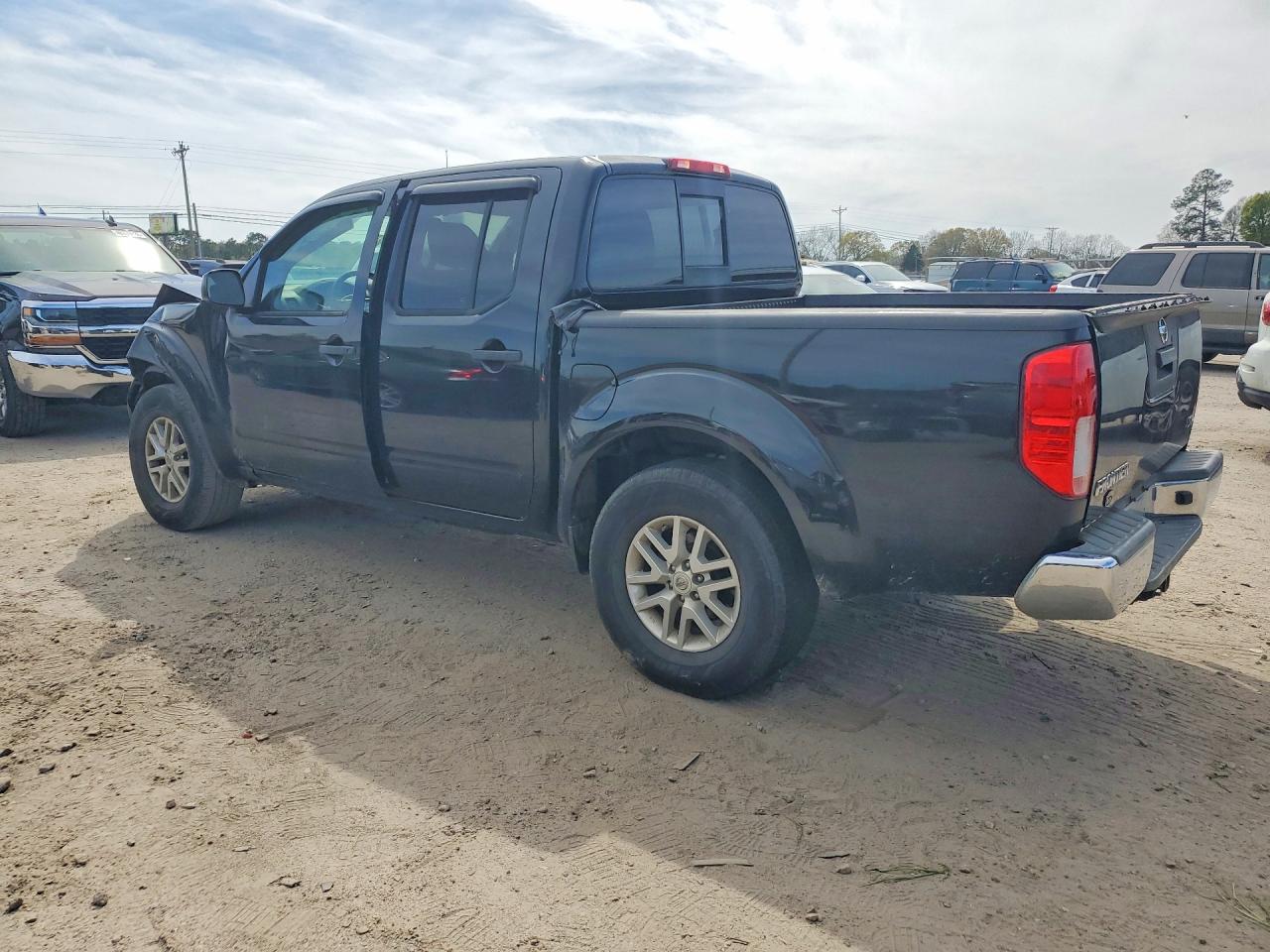 2019 NISSAN FRONTIER SV photo 3