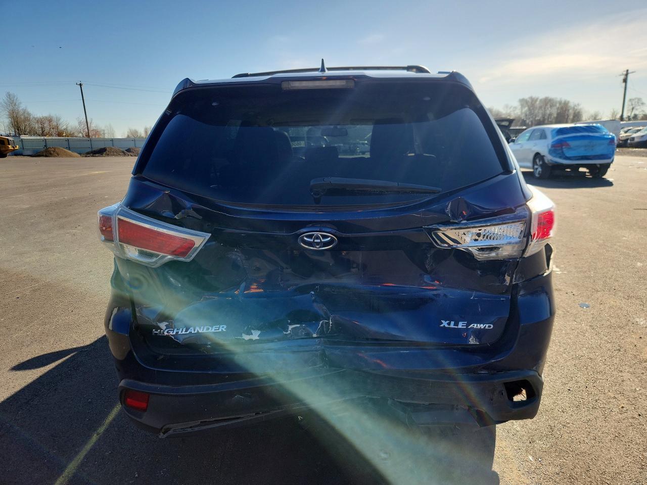 2014 TOYOTA HIGHLANDER XLE photo 6