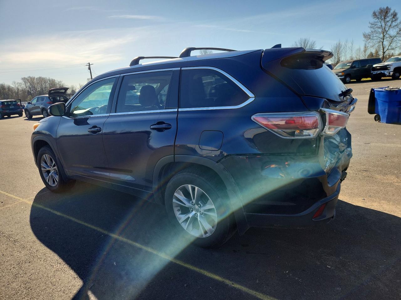 2014 TOYOTA HIGHLANDER XLE photo 2