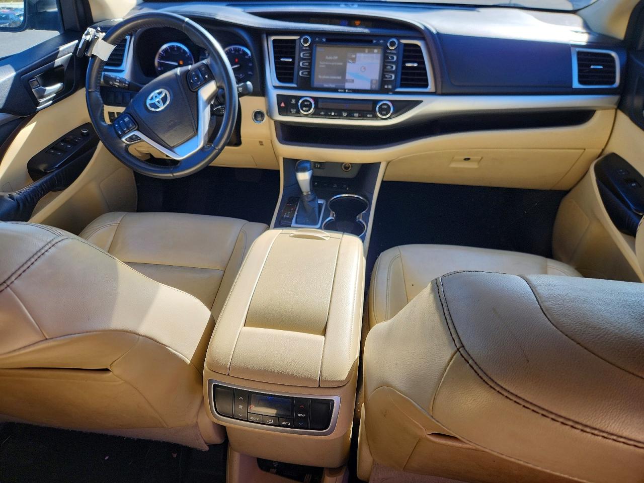 2014 TOYOTA HIGHLANDER XLE photo 8