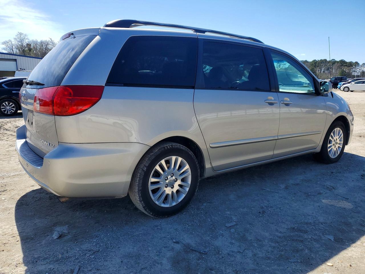 2008 TOYOTA SIENNA XLE photo 7