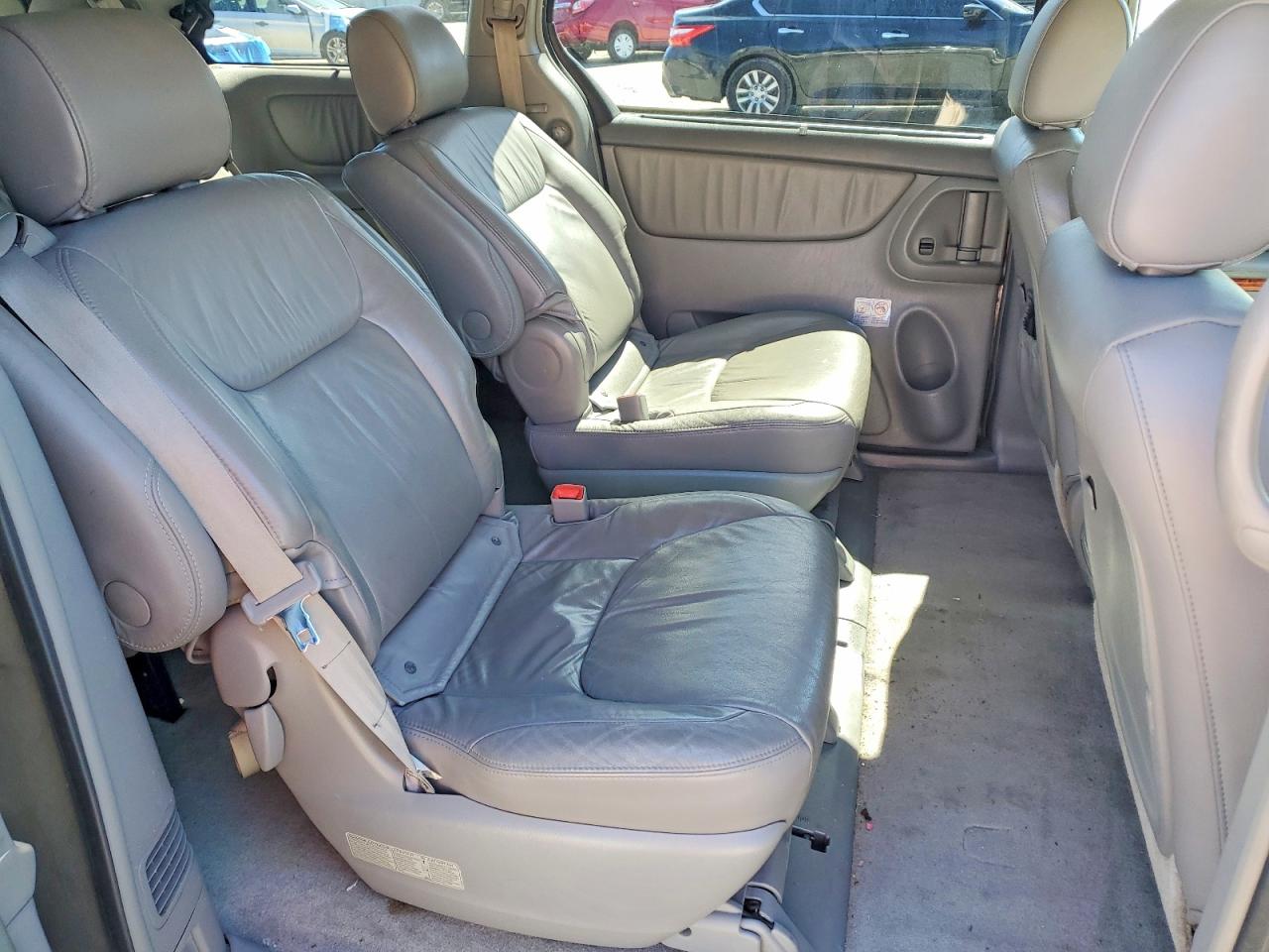 2008 TOYOTA SIENNA XLE photo 31