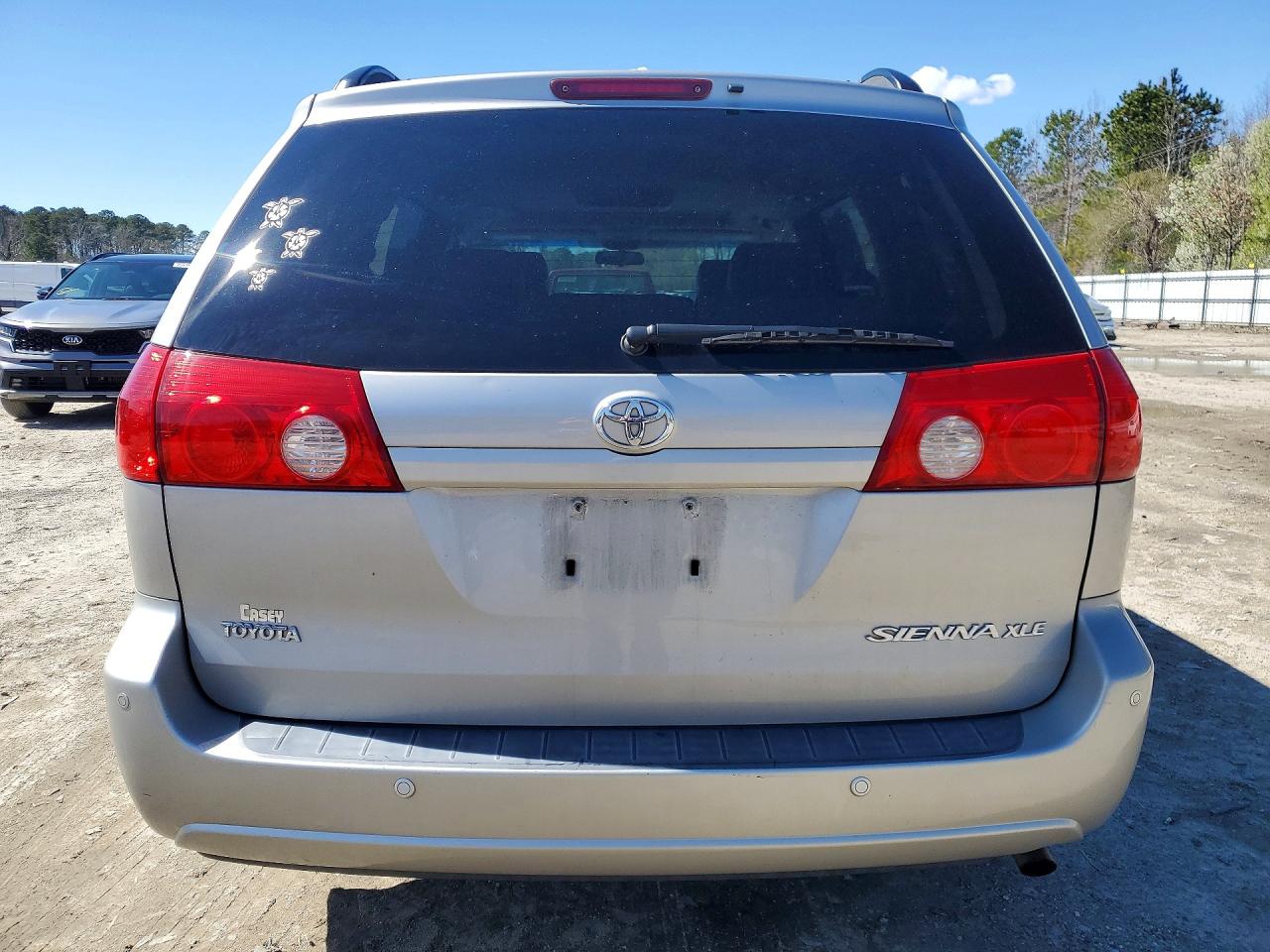 2008 TOYOTA SIENNA XLE photo 16