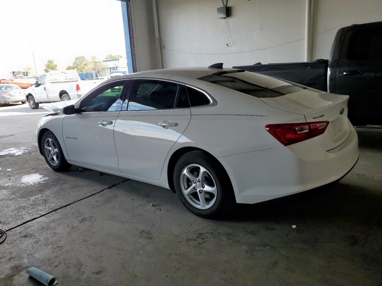 2018 CHEVROLET MALIBU LS photo 4