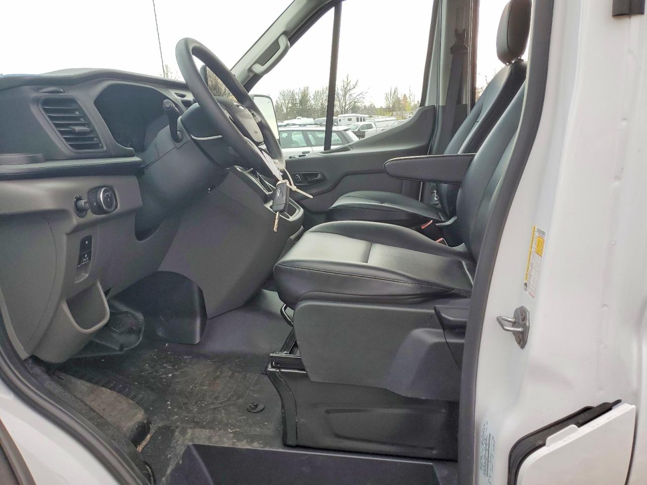 2025 FORD TRANSIT 250 DELIVERY VAN photo 13