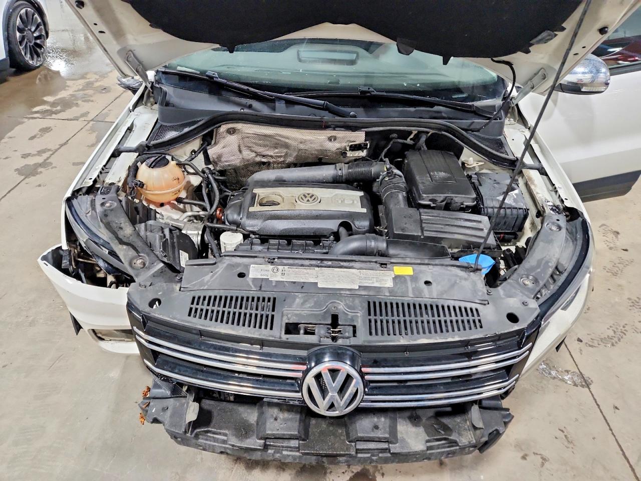 2013 VOLKSWAGEN TIGUAN S photo 12