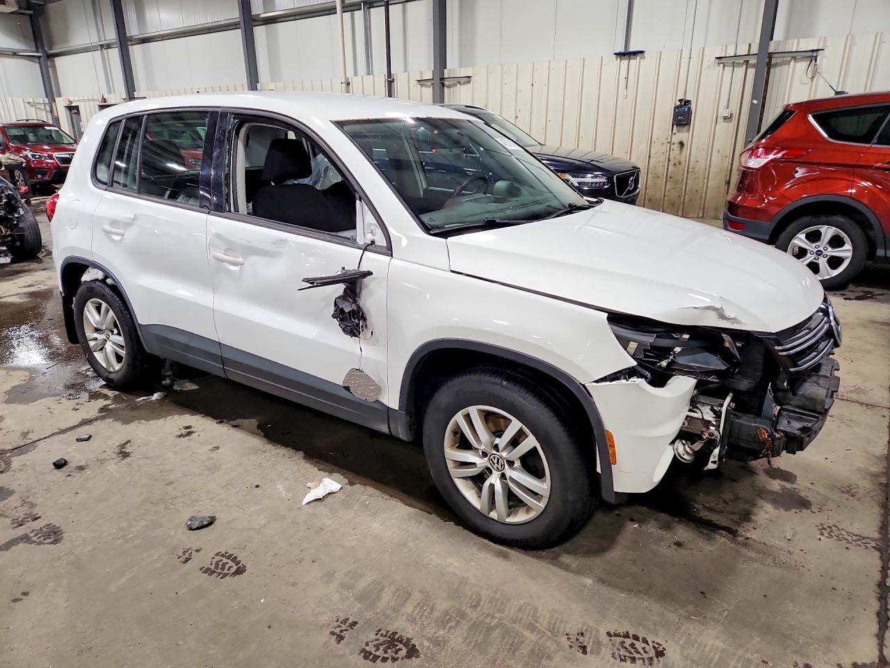 2013 VOLKSWAGEN TIGUAN S photo 4