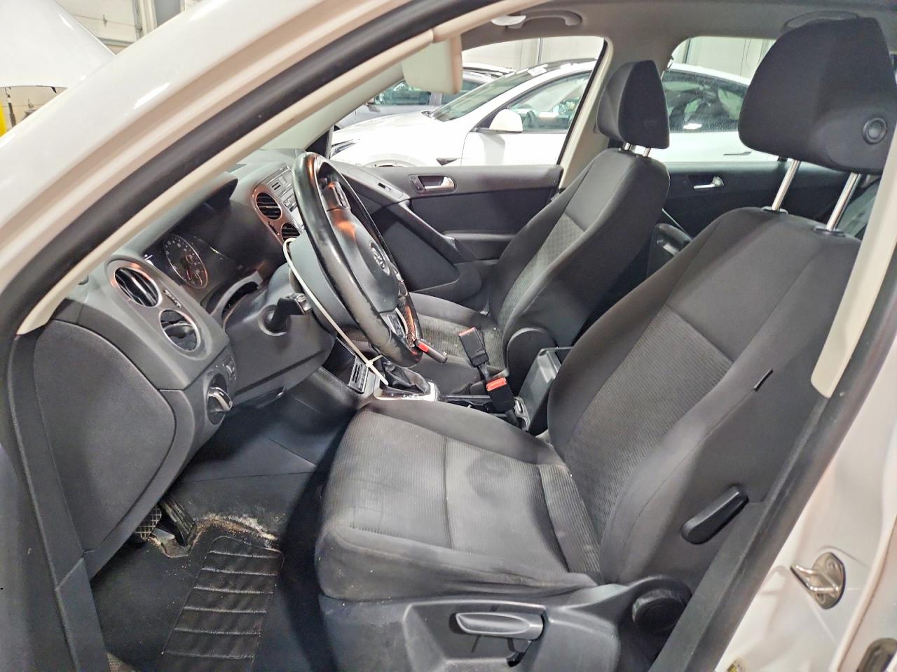2013 VOLKSWAGEN TIGUAN S photo 7