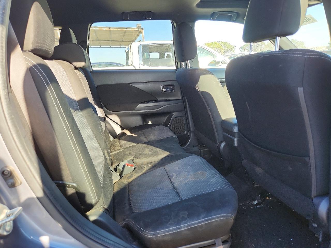 2018 MITSUBISHI OUTLANDER SE photo 11