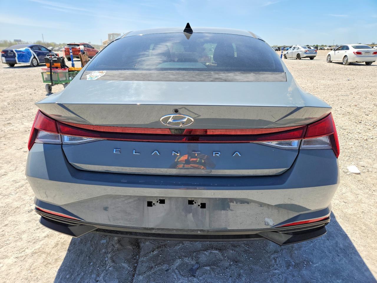2022 HYUNDAI ELANTRA SEL photo 11