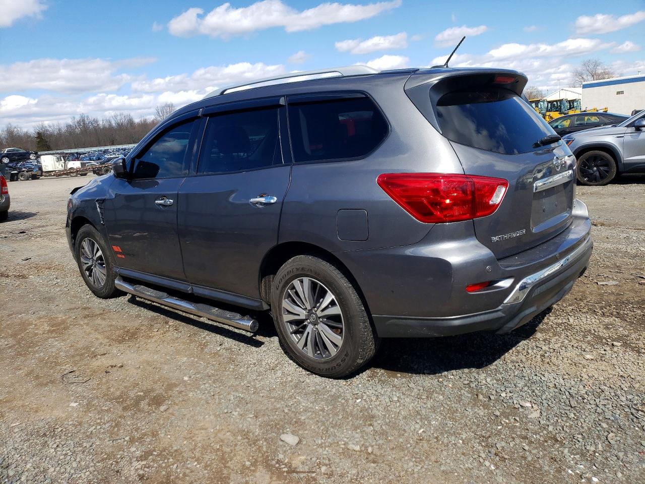 2017 NISSAN PATHFINDER SL photo 4