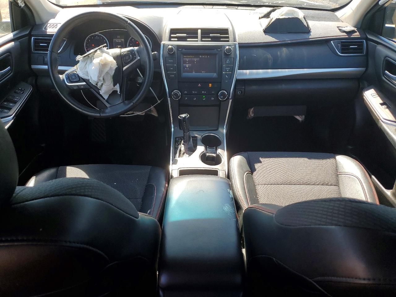 2017 TOYOTA CAMRY SE photo 8