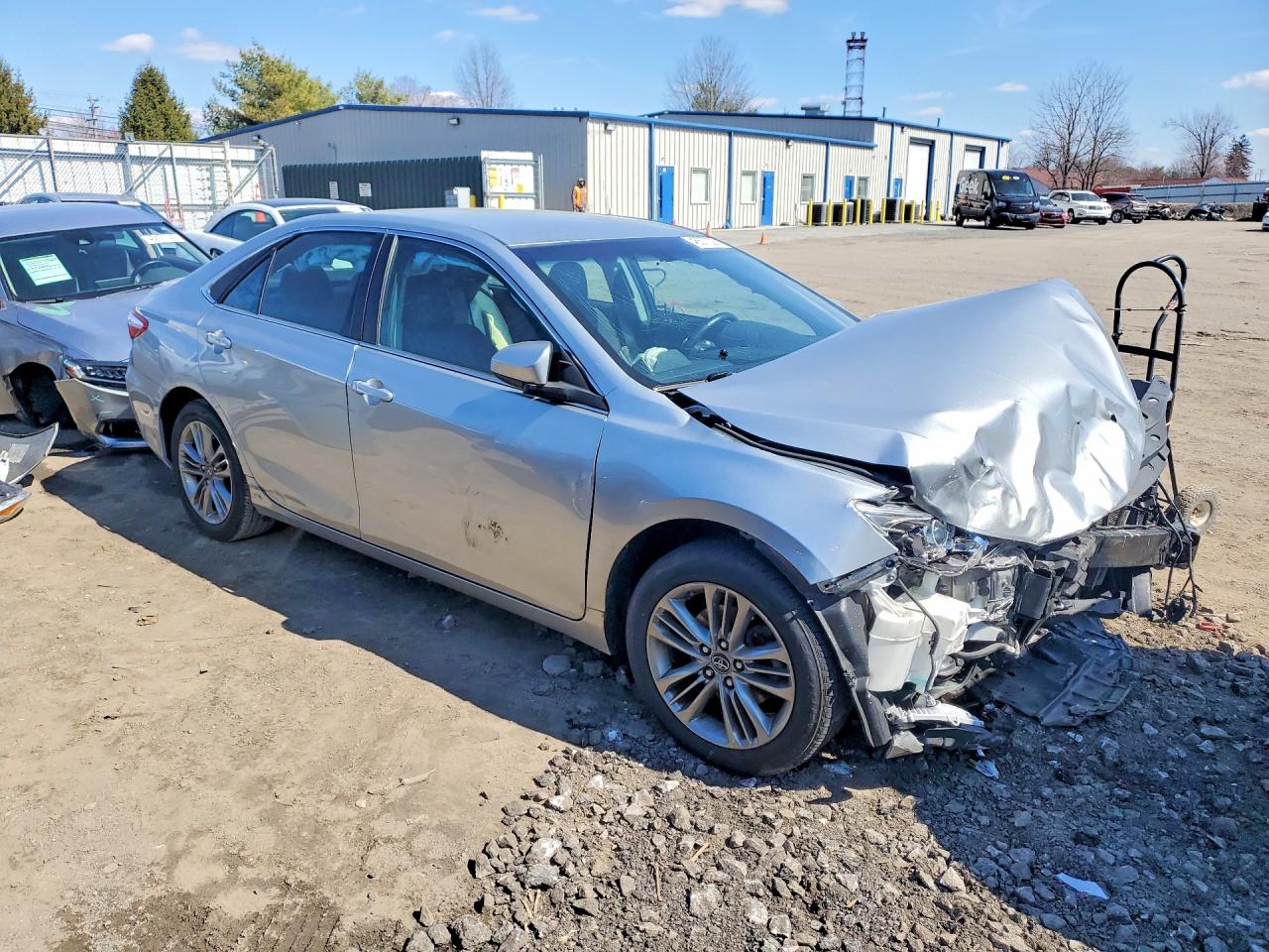 2017 TOYOTA CAMRY SE photo 4
