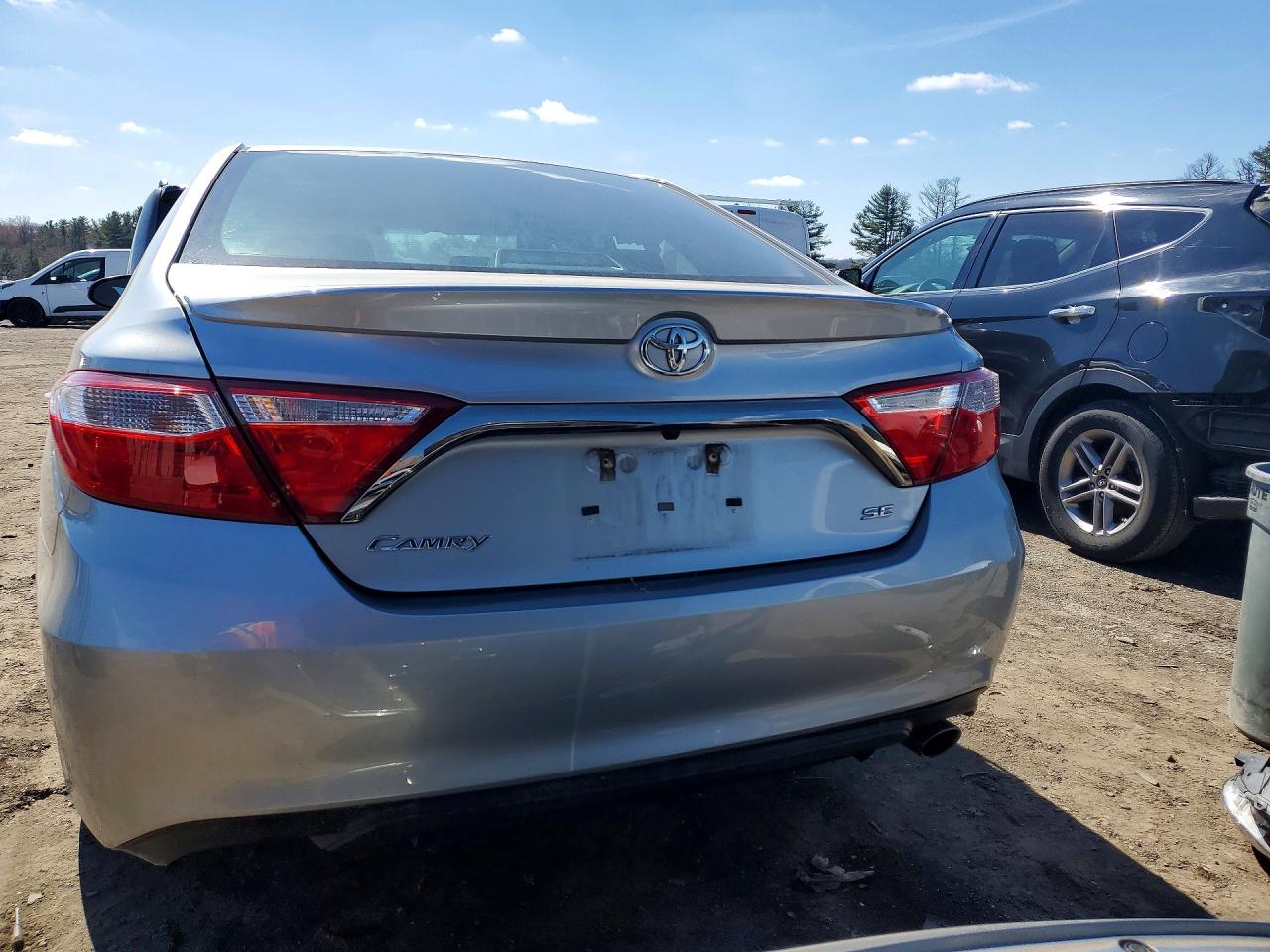 2017 TOYOTA CAMRY SE photo 6