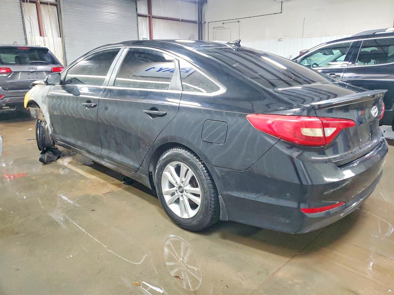2015 HYUNDAI SONATA SE photo 2