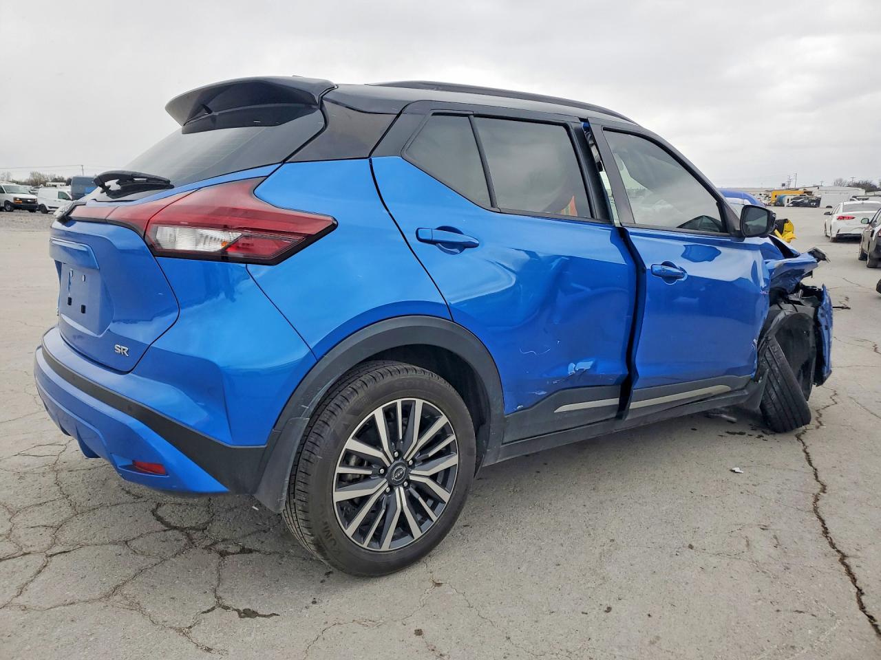 2023 NISSAN KICKS SR photo 3