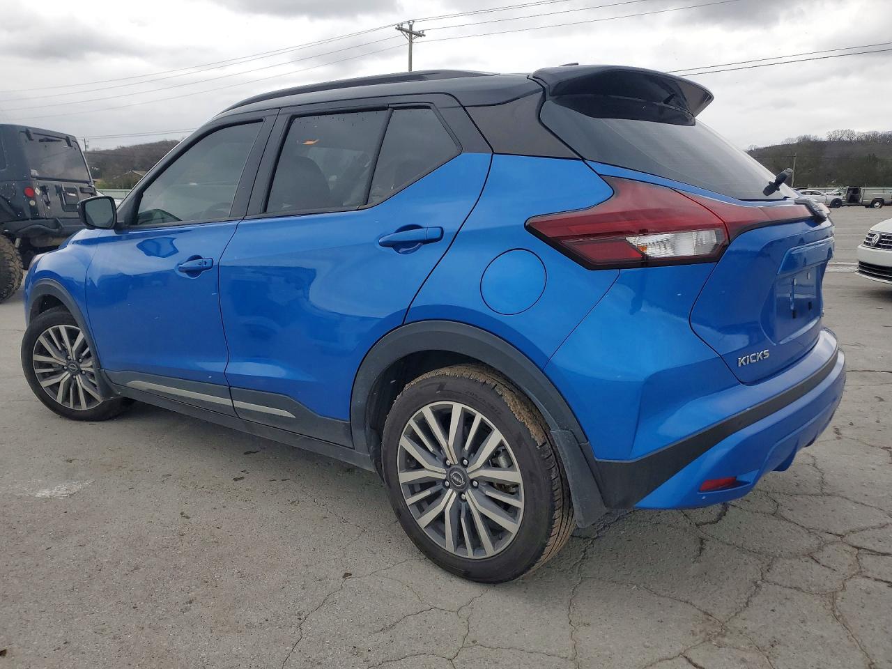 2023 NISSAN KICKS SR photo 2