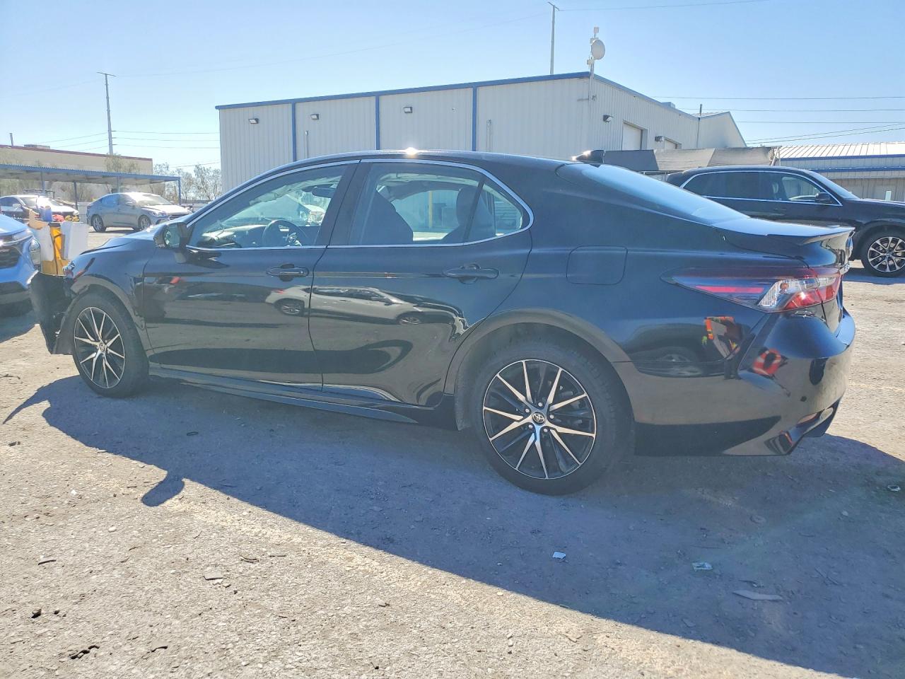 2023 TOYOTA CAMRY SE photo 3
