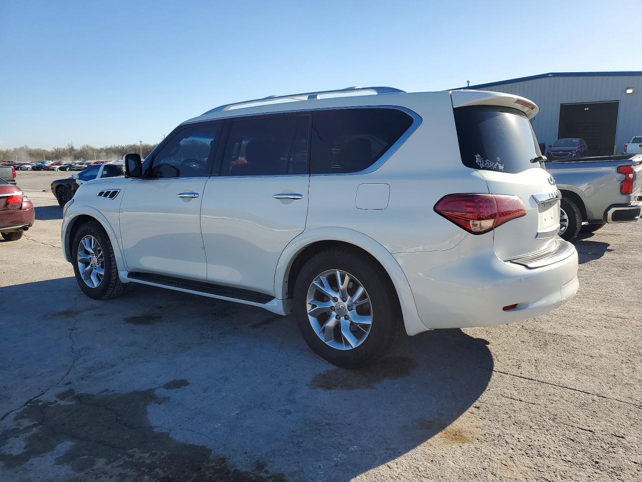 2013 INFINITI QX56 BASE photo 2