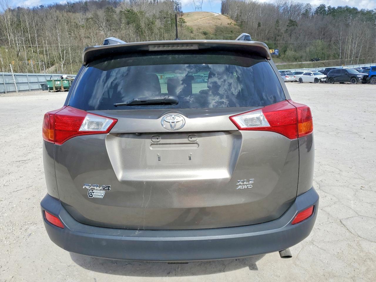 2013 TOYOTA RAV4 XLE photo 6