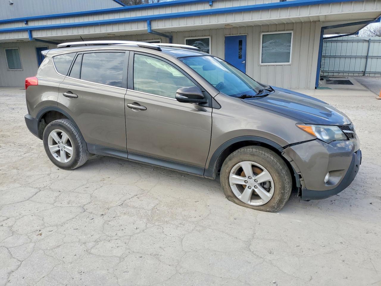 2013 TOYOTA RAV4 XLE photo 4