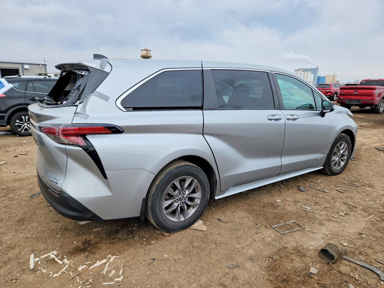 2021 TOYOTA SIENNA LE 8-PASSENGER photo 5