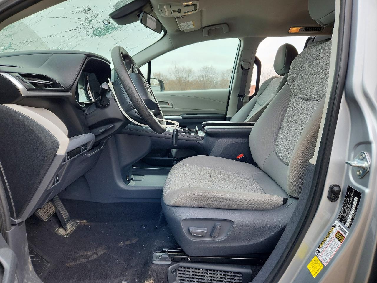 2021 TOYOTA SIENNA LE 8-PASSENGER photo 13