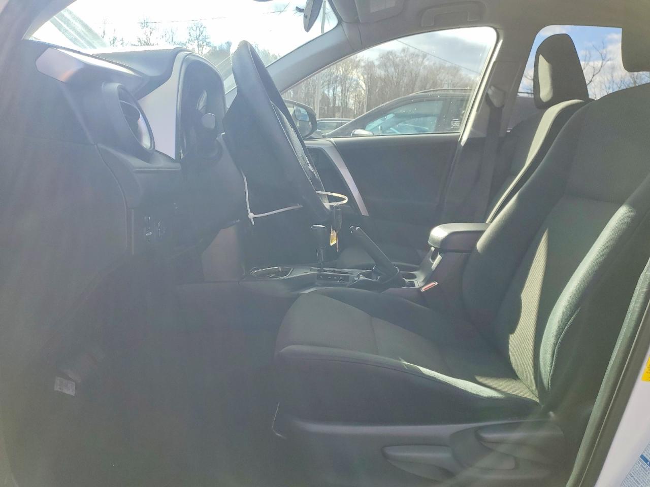2018 TOYOTA RAV4 LE photo 7