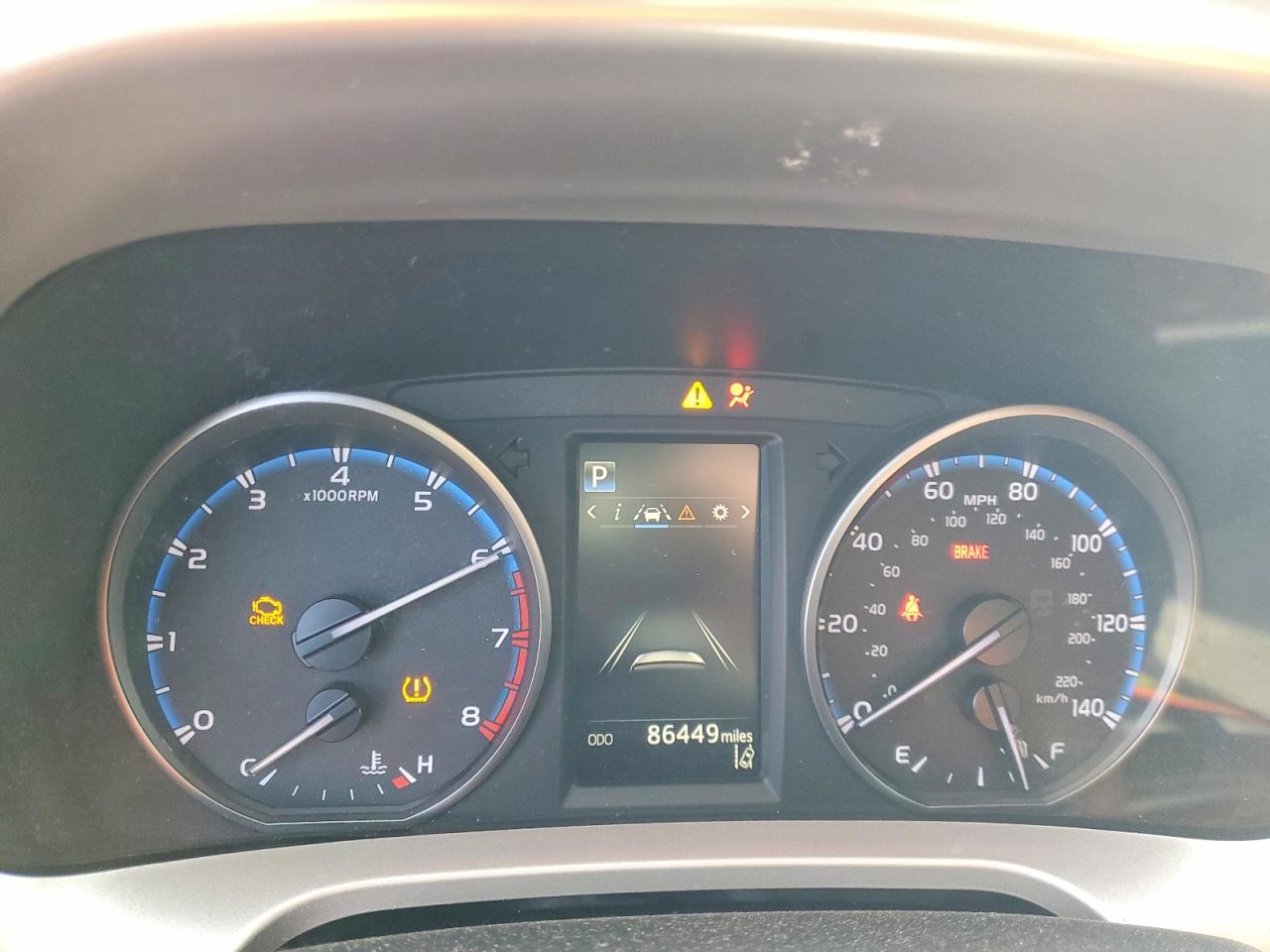 2018 TOYOTA RAV4 LE photo 9