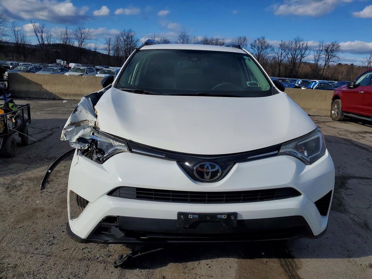 2018 TOYOTA RAV4 LE photo 5