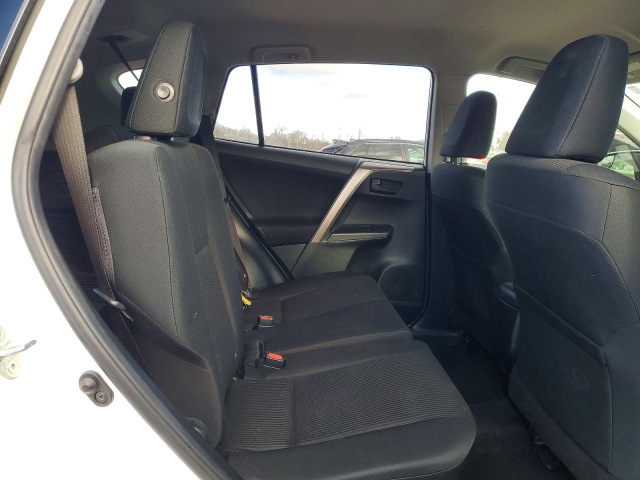 2018 TOYOTA RAV4 LE photo 11
