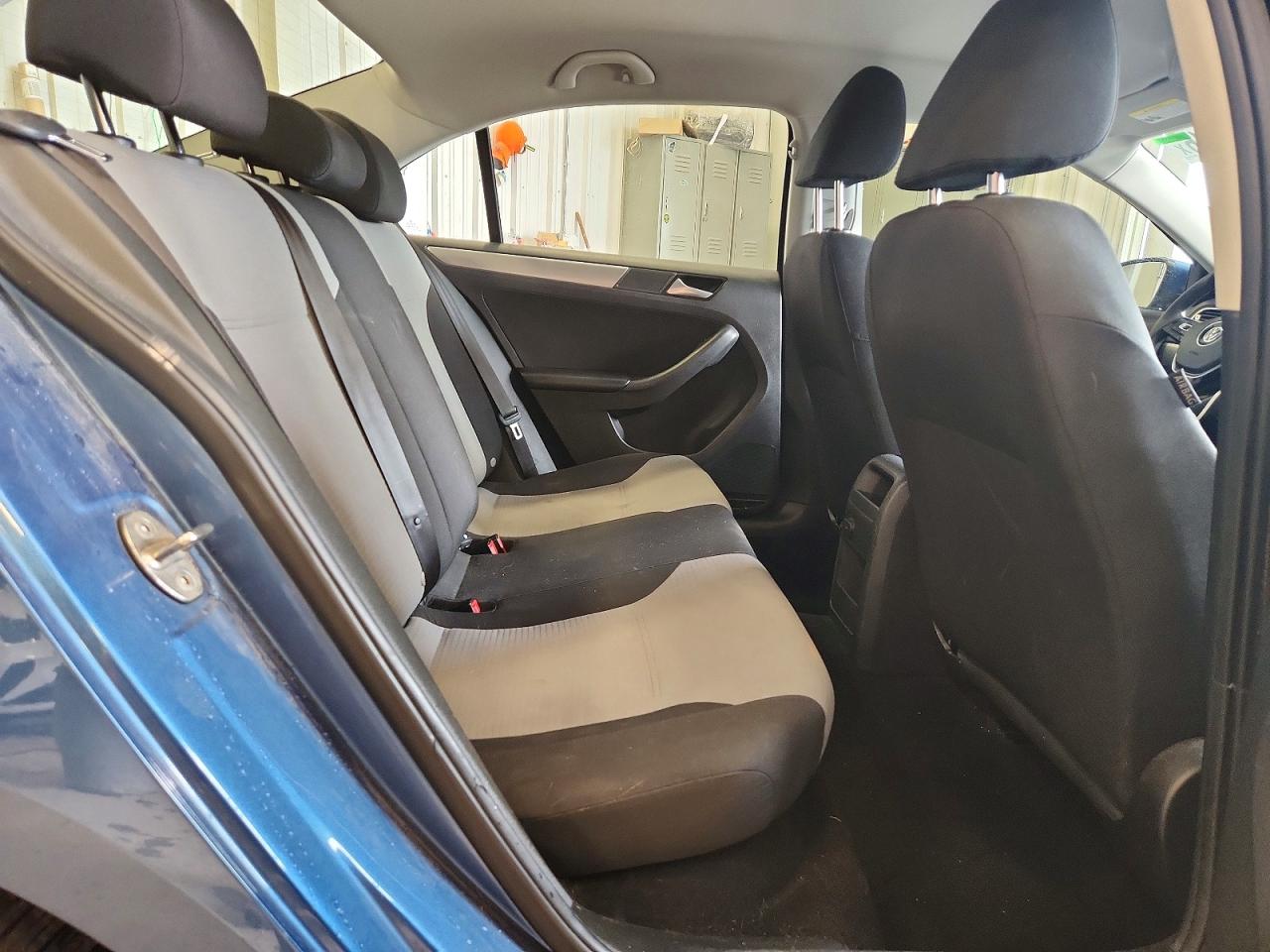 2017 VOLKSWAGEN JETTA S photo 19