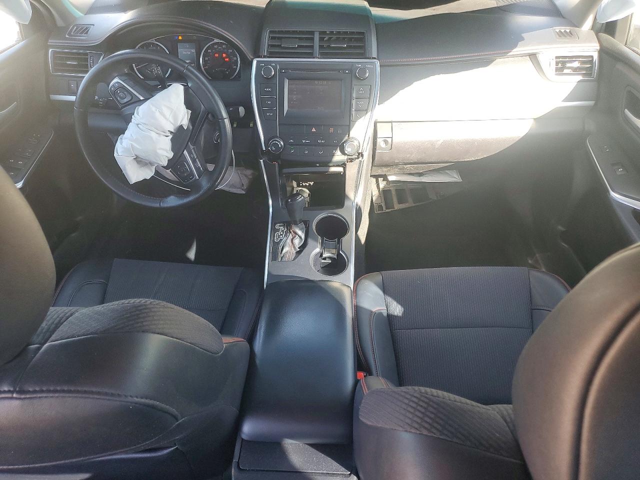 2017 TOYOTA CAMRY SE photo 8