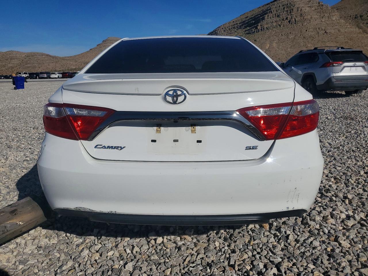 2017 TOYOTA CAMRY SE photo 6