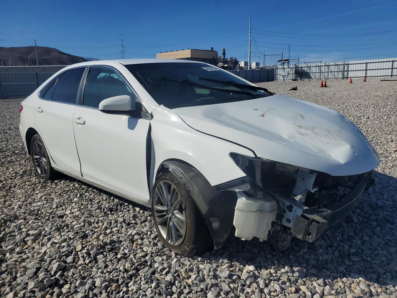 2017 TOYOTA CAMRY SE photo 4