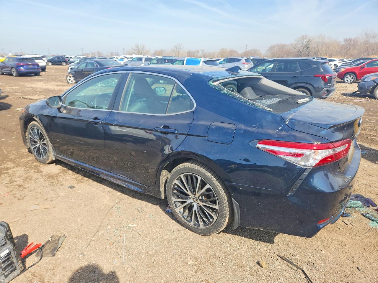 2020 TOYOTA CAMRY SE photo 2