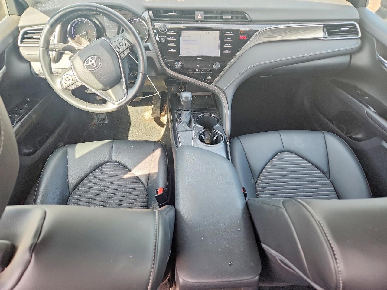 2020 TOYOTA CAMRY SE photo 8