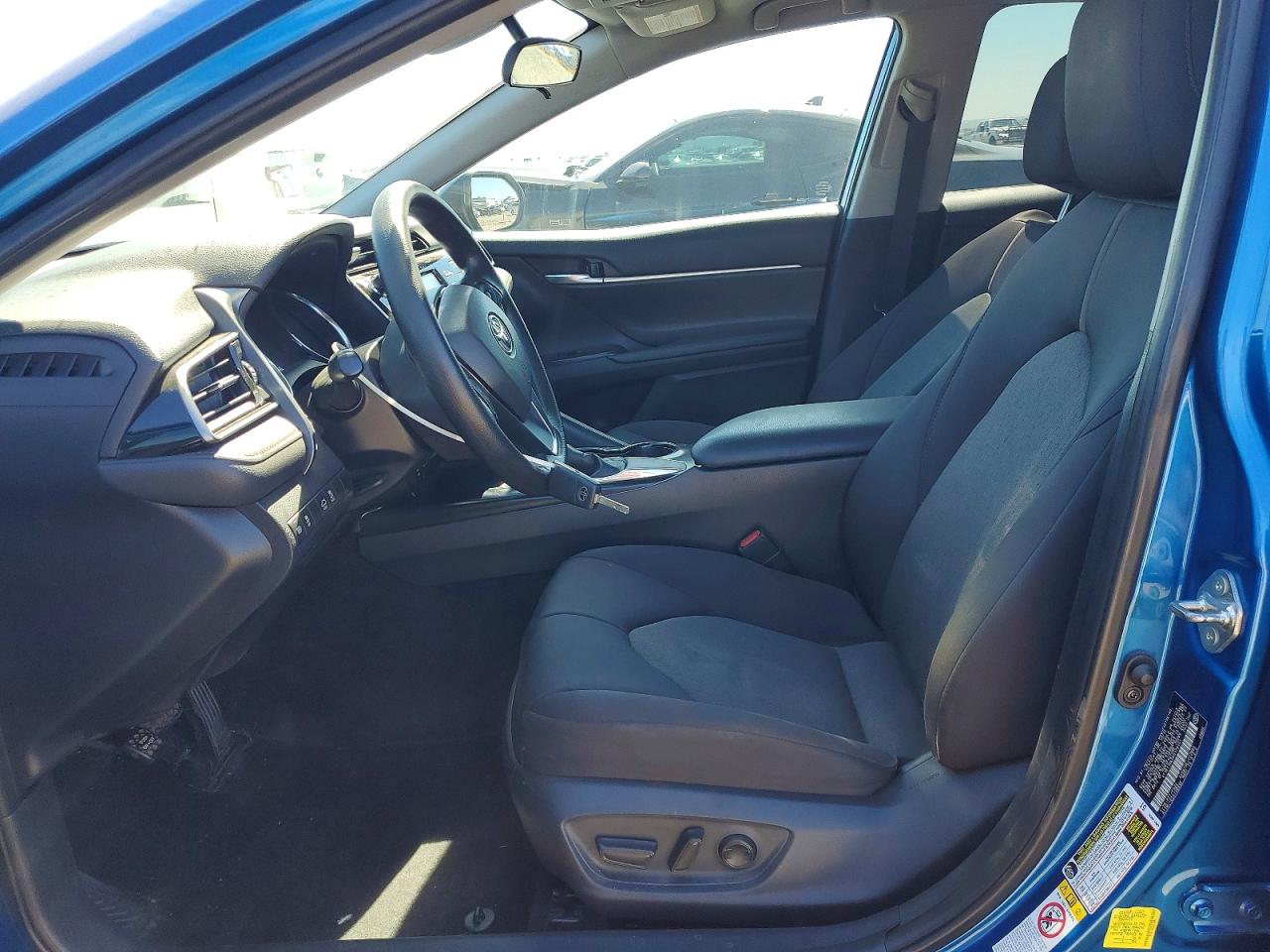 2019 TOYOTA CAMRY LE photo 19