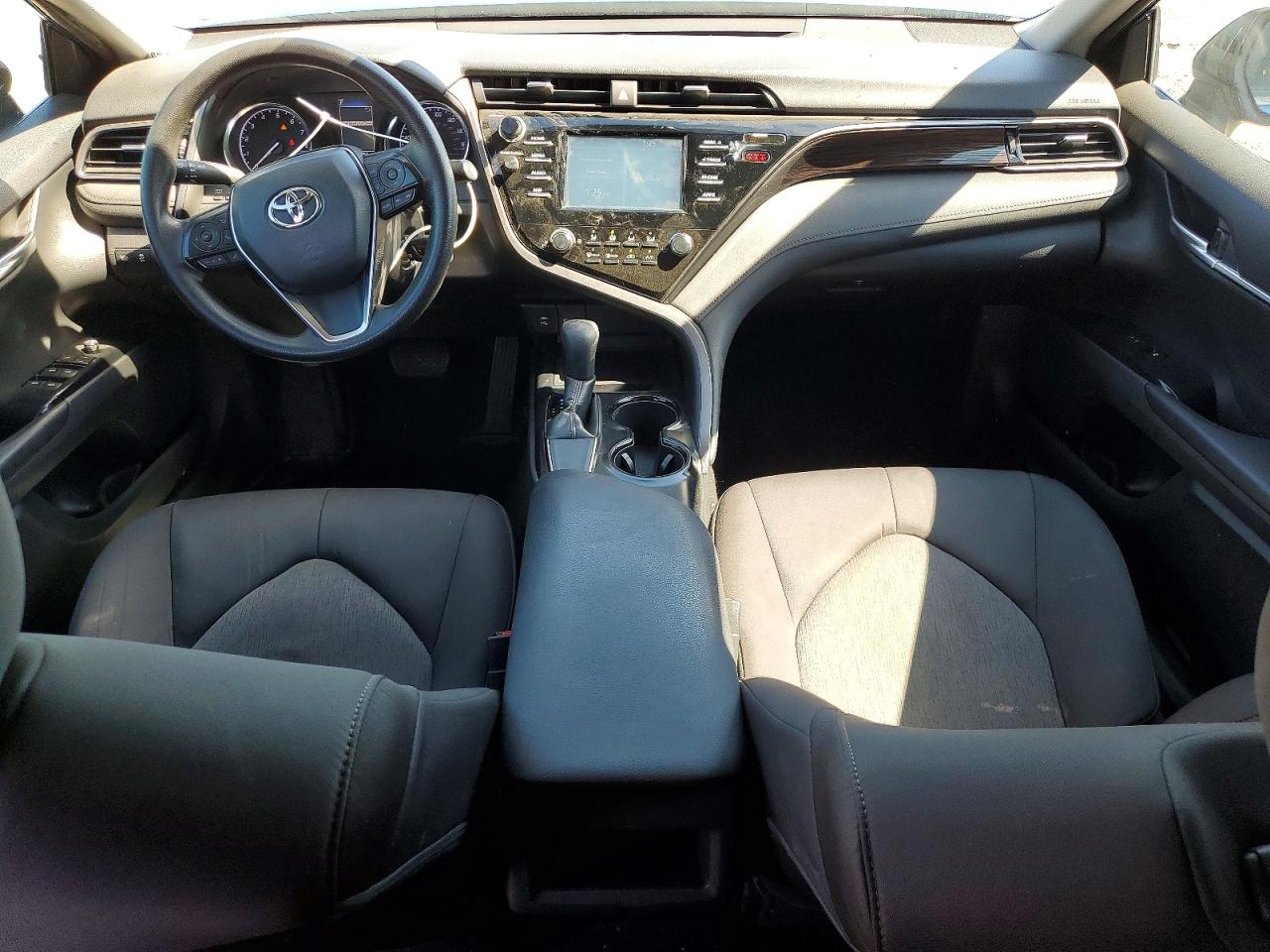 2019 TOYOTA CAMRY LE photo 22